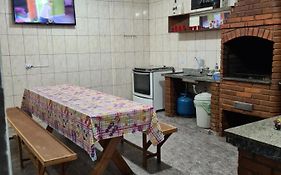 Casa grande e confortável até 16 pessoas com churrasqueira e garagem para 8 carros